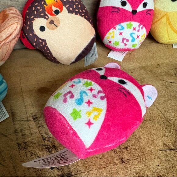 Squishville & Squishmallow Minis lot of 5 animals & bed good preused condition - Picture 4 of 11